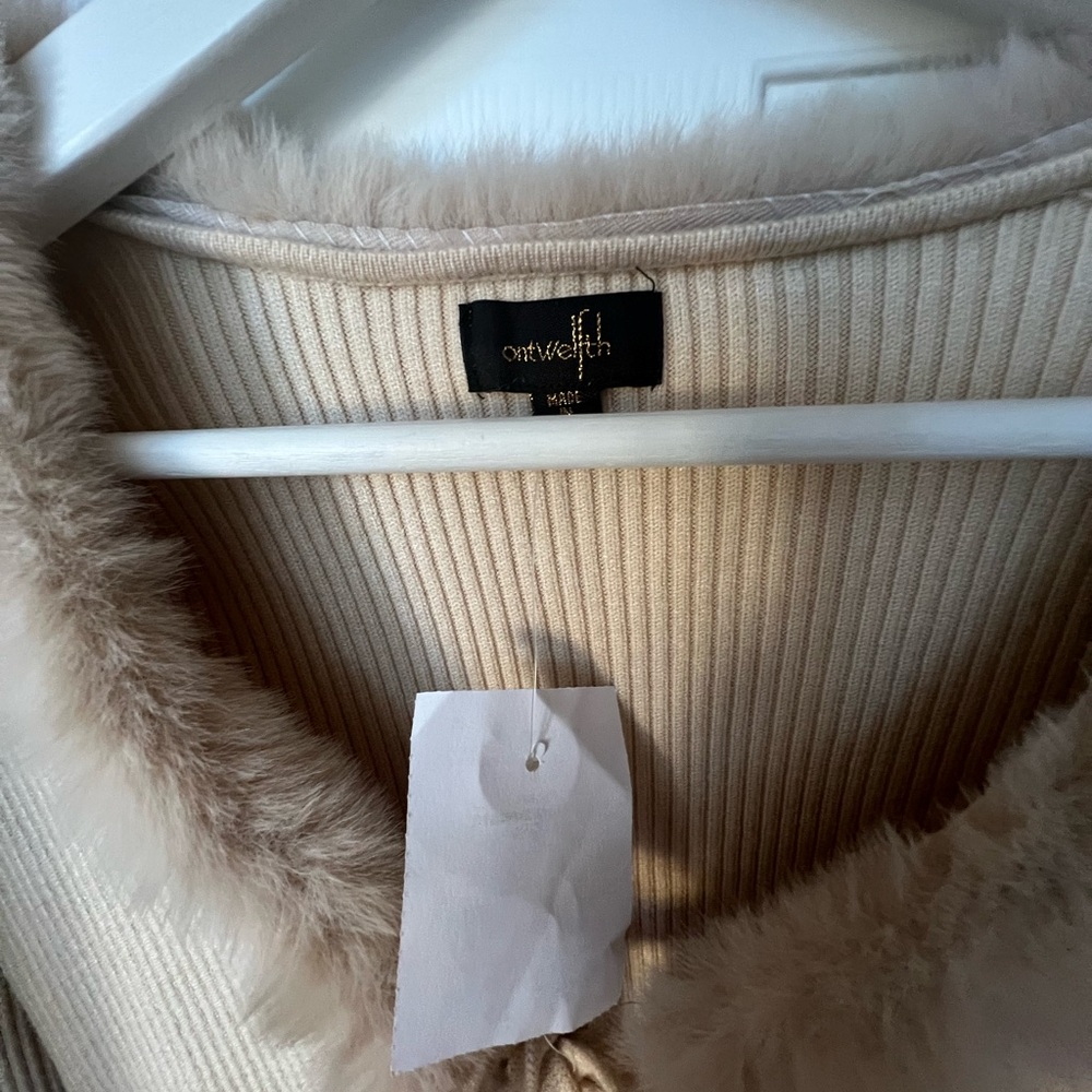 Chic Beige Fur-Trimmed Cardigan - Picture 5 of 8